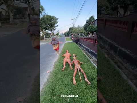 BERBURU SILUMAN TOKEK RAKSASA