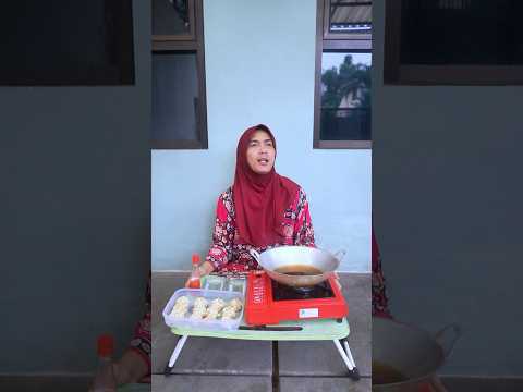 Bocil jajan bola-bola mie