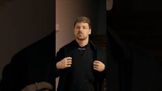 Werbung - Finaler Touch vor meinem festlichen Abend, getragen wird Davidoff Cool Elixir.