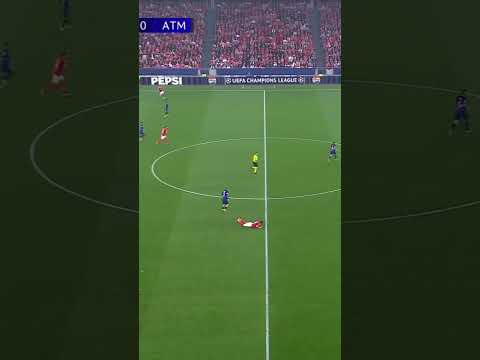 😅 ¿ASÍ SE TRATAN? Rodrigo #DePaul se cruzó en mitad de cancha con #DiMaría y así terminó