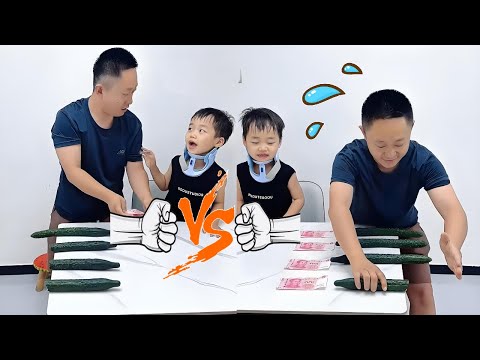 砍多少赢多少，爸爸蒙眼挑战砍黄瓜，最后一根怎么回事呢！【呆萌小米宝】