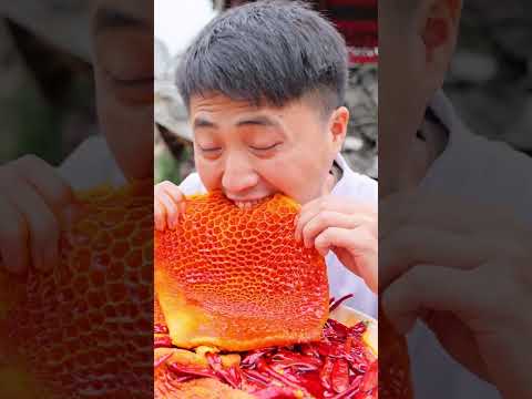 Songsong is crying from being spicy! Ermao doesn't feel spicy😂 #mukbang   #chinesecuisine  #asmr