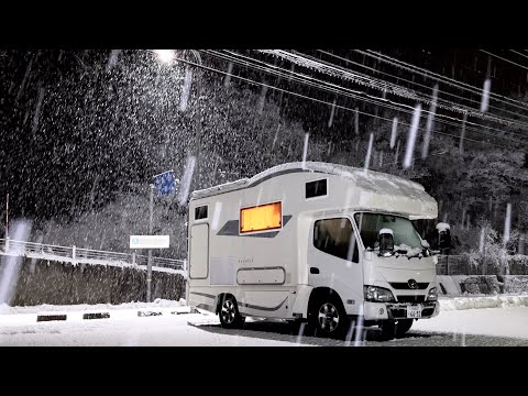 【雪中車中泊】超楽しかった雪遊び編｜豪雪！ホワイトアウト！｜キャンピングカー車中泊