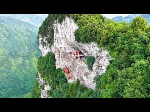 贵州大山悬崖上竟也发现一座悬空寺，两三百米高仅靠几根木棍支撑，这到底是怎么建上去的？｜A hanging temple was discovered on a cliff in Guizhou