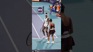 Venus chants. Leylah serve 💪🏼 #tennis #leylahfernandez #venuswilliams #miamiopen #tennisplayer