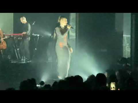 Sevdaliza - Oh My God (Sleepnet X Sevdaliza remix) - Live at the Melkweg