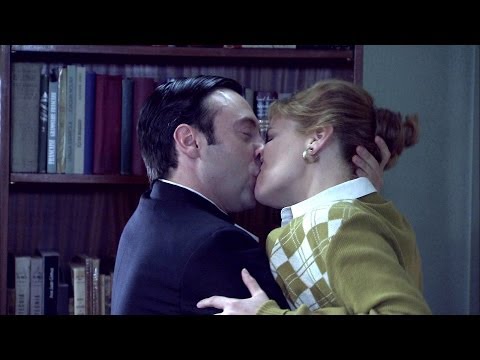 Amar es para siempre - Katherine y el padre Isidro ¡se besan!