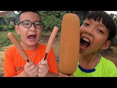 Xúc Xích Con Nhà Giàu Và Xúc Xích Khổng Lồ Con Nhà Nghèo - Của Ai To Hơn? Thầy Thái Vlog