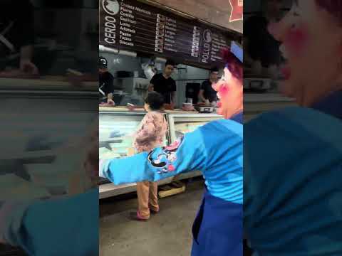 Va tirando toda la fruta 🍇 😀😀😀 #estuvobuenoyosileentendi #solodioshacealhombrefeliz