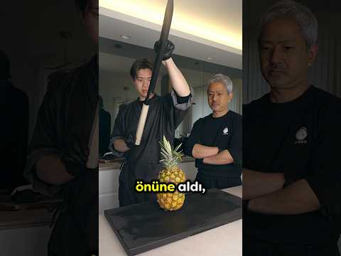 Kılıcını ananas üzerinde test etti… Sonuç inanılmaz çıktı! 🍍⚔️😲