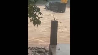 Quảng Trị, cả người và xe bị cuốn trôi