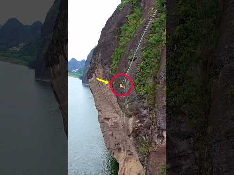 江西龙虎山悬棺表演，原来古人是这样把棺木放到悬崖上的