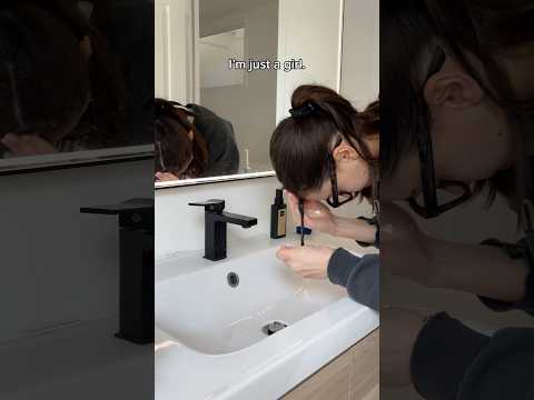Qui fait la même chose par flemme du shampoing complet ? 🫣🙋♀️ #girlythings #girlyhacks #justagirl