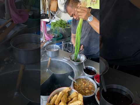 เกาเหลาเย็นตาโฟ โอ้โอ้โหได้ผักบุ้ง เป็นกำ #สตรีทฟู้ดไทย #thaistreetfoods #noodles