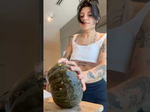 Cazzu nos enseña a cocinar con su canción Menú de Desgustación