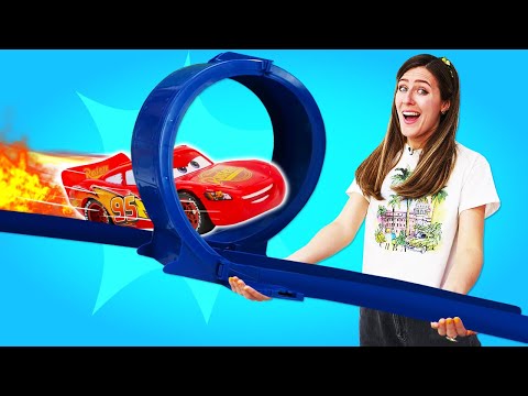 ¡Rayo McQueen en la Guardería Infantil de Ana! Videos de coches de juguete