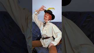 I like to change genres in my cosplays 💜 #pussinboots #cosplay