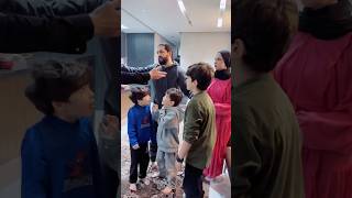 الاطفال والام الشغاله قام الرجل بطردهم لانهم اكلو من طعامه #اكسبلور