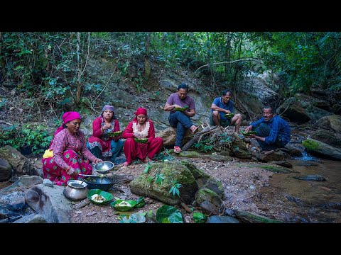 BEST CHICKEN CURRY || जंगलमा घाँस काट्न जाँदाको रमाईलो || खोलाको छेउमा यसरी पाकाईयो कुखुराको मासु