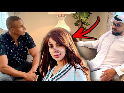 كانت تبحث عن وظيفة في شركته ووقع في حبها