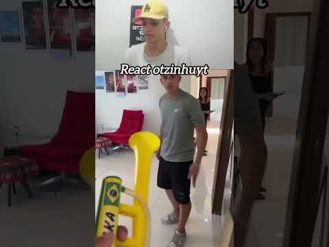 assustando o pessoal da casa dos rosas com uma brazuca leozinn.077