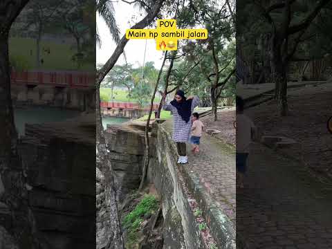 akibat main hp sambil jalan #funny #funnyhits #shortvideos #comedy