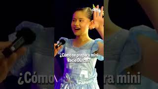 Mini Rocío Dúrcal encantó en el escenario - DITU