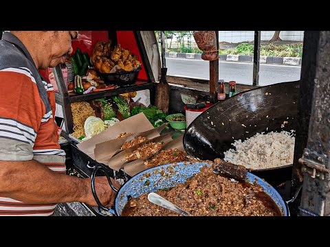 GORENGNYA LANGSUNG DIATAS PICK UP, GAK BERHENTI GORENG SAMPAI NASINYA HABIS.