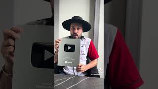 Chegou nossa placa já Somos mais de 100 mil inscritos! Muito Obrigado!