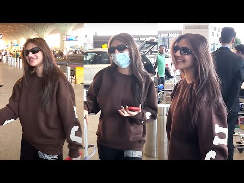 Sreeleela Spotted at Airport! Exclusive Glimpse | #Sreeleela #AirportFashion | Pocket TV