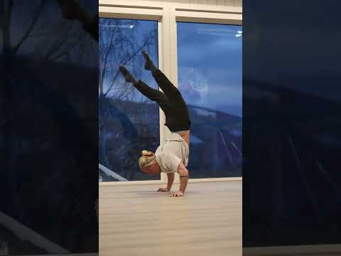 Back bend mobility strength ๐ช Chest stand to handstand pushup