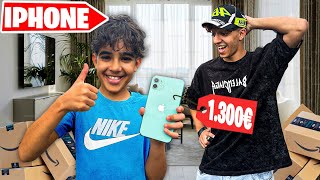 HO REGALATO il NUOVO IPHONE al MINI ZBLITO ! 😍 *TROLL FINITO MALE* 😥
