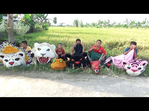 Barongan katak barongan jenggotaan barongan tutul naga dll jalan santai sore hari