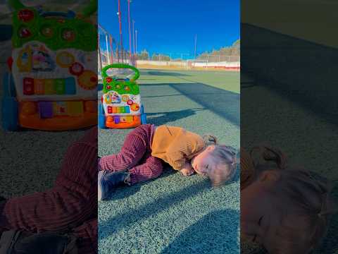 Y así fue como Lia se quedó dormida… #humor #babyyoda #comedia #memes #viralvideo #baby