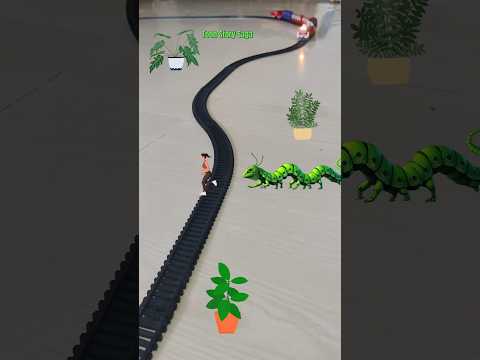 Scary Caterpillar is following the girl and the train is approaching fast | Caterpillar and Lizard 🦎