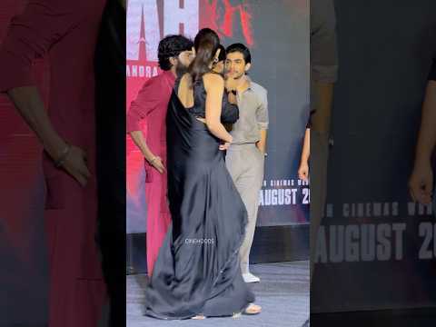 കല്യാണി ആരെയാണ് കൈ കൊണ്ട് വിളിച്ചതെന്ന് മനസ്സിലായോ!😍Kalyani Priyadarshan,Lokah #kalyanipriyadarshan