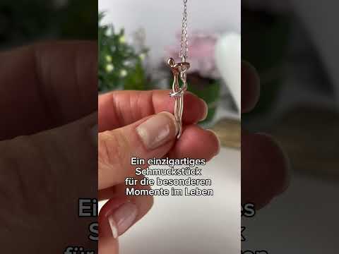 ein Schmuckstück für eine besondere Person #halskette #umarmung #schmuck #valentinestag #liebe #love