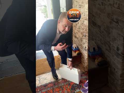 Депутаты подарили ветерану картонные открытки 😅🤦♂️