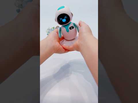 Eilik loves to juggle but has to be careful #eilik #funny #toys