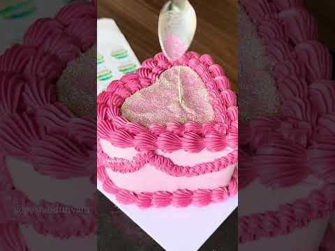 Uçuşan simli pasta #edibleglitter #glittercake #recipe #cakedesign #cakedecorating #food
