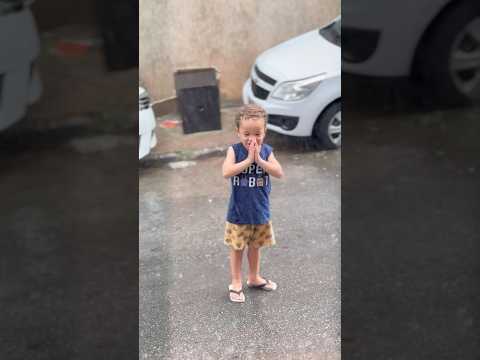 Bem na hora que eu falei pra ele rezar! 😱🙏 #shortsviral Se inscreve pra mais vídeos!