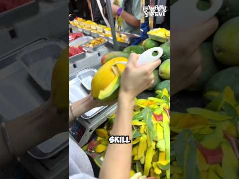 Keahlian Pedagang Buah: Potong Mangga dengan Cepat dan Rapi! #shorts