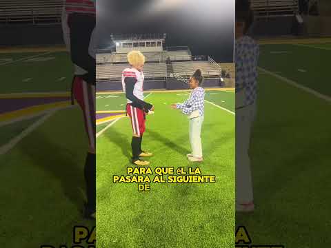 ¡El hermano hace saber a su hermana pequeña que es su HORA!