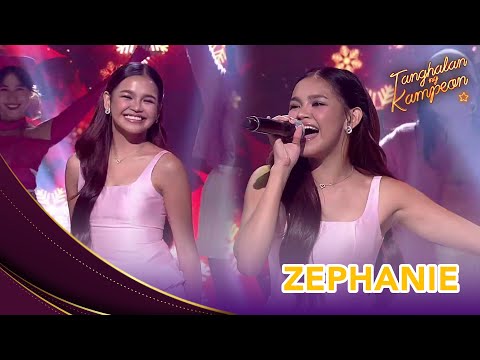 'Tuloy Na Tuloy Pa Rin Ang Pasko' sa pangangaroling ni Zephanie! | TiktoClock