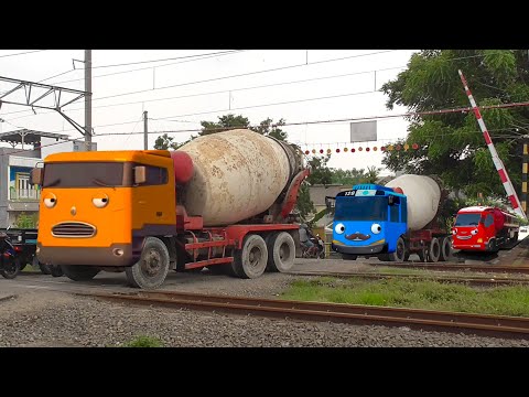 Disini Markas Truk Tangki Pertamina, Truk Kontainer, Truk Molen Bus Telolet Berubah Teman Teman Tayo