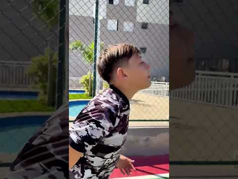 Ele tomou um chapéu