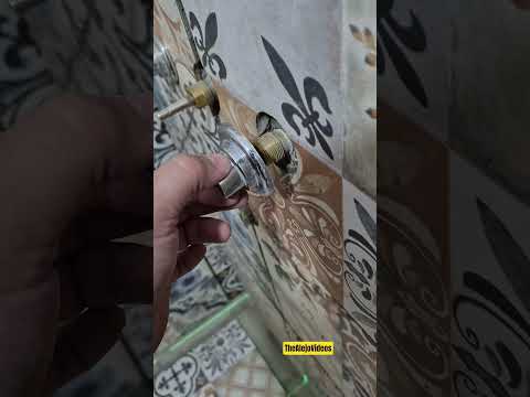 Cuadro de ducha bien instalado.