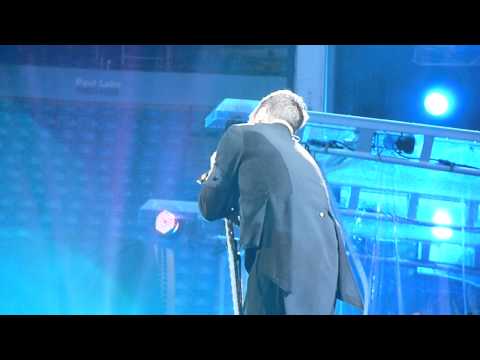 Progress Live 2011: Robbie Performs Angels At Manchester (12 June)