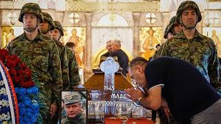 Тысячи сербов простились с Ратко Младичем — несмотря на предупреждения ЕС