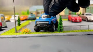 Hot Wheels Showdown: Ultimate City Diorama Drag Race! (Custom & Stock Cars)